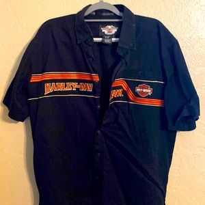 Men’s Large like new Embroidered Harley Davidson button down shirt.